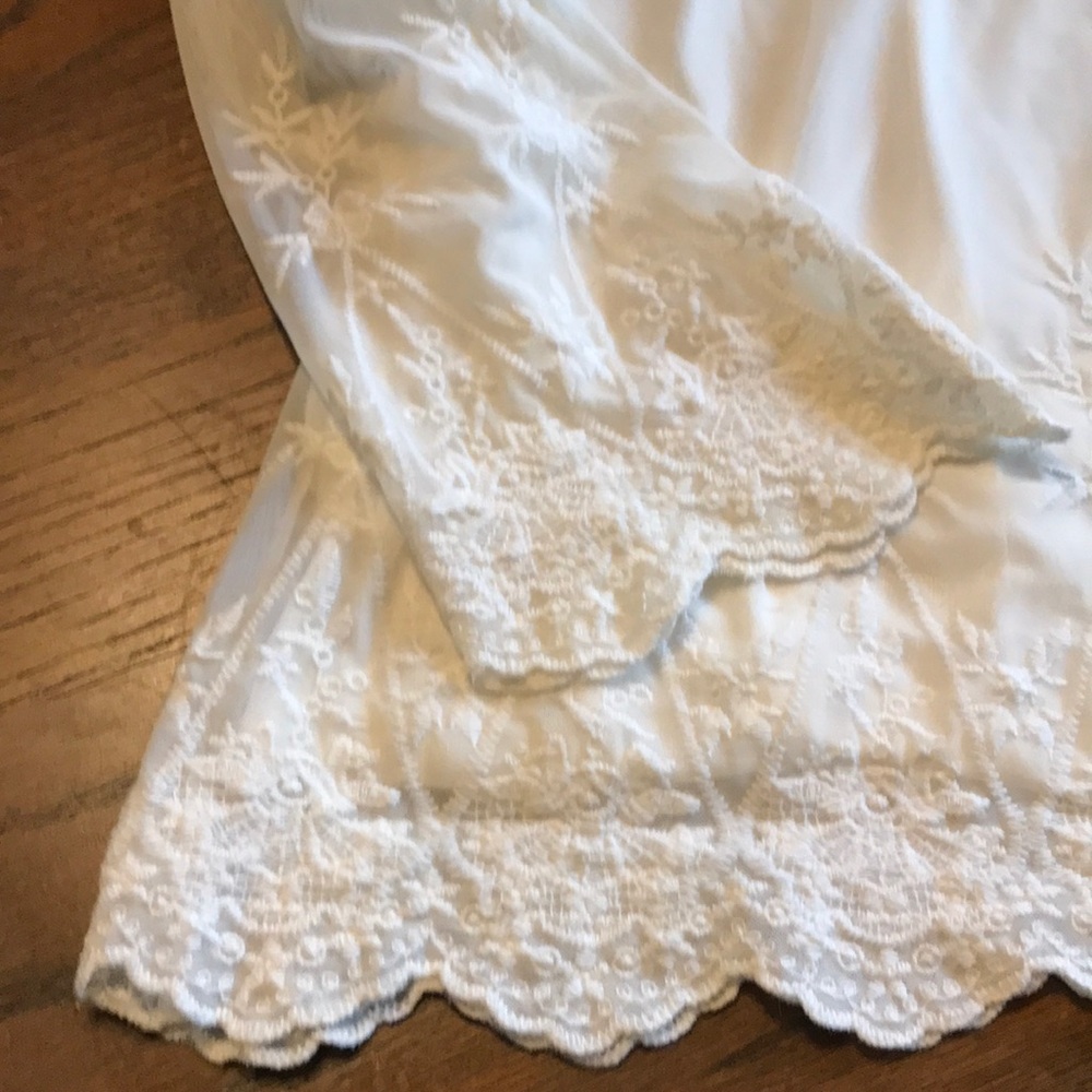 Beautiful Blouse - Picture 3 of 5